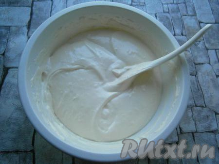 Тесто должно получиться пышным, воздушным, похожим на крем, без крупинок сахара.