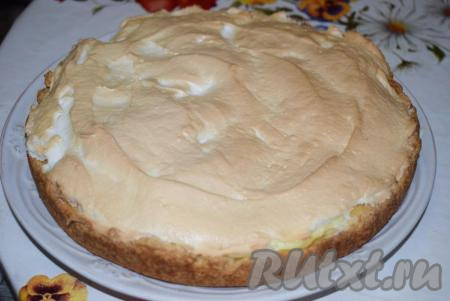 Достаем готовый пирог из духовки,&nbsp;вынимаем его из формы и охлаждаем естественным путем, не накрывая.