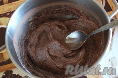 Тщательно их перемешайте.