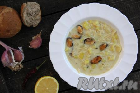 Суп с морепродуктами получился наваристым и очень вкусным, а плавленный&nbsp;сыр придал ему нотку&nbsp;нежности и бархатистости.