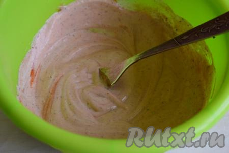 Смешать между собой все ингредиенты и маринад для сарделек готов.