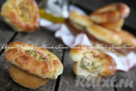 Пирожки с ветчиной и сыром из дрожжевого теста