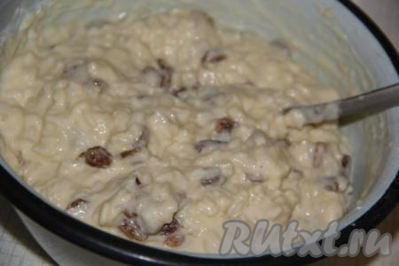 Ещё раз перемешать массу, она получится не жидкой, средней густоты.