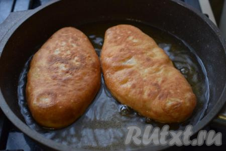Во время жарки огонь должен быть средним, чтобы пирожки&nbsp;успели пропечься внутри.