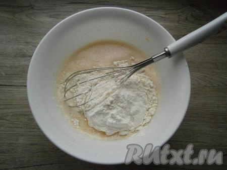 Добавить муку.