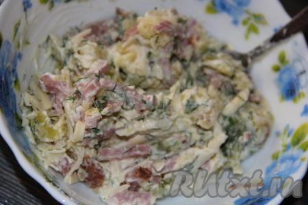 Хорошо перемешать начинку.