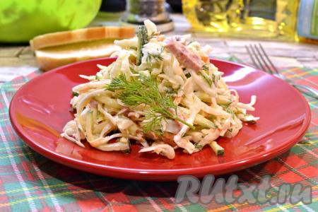 Салат из капусты с копченой колбасой и огурцами