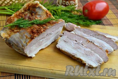 Отварная свиная грудинка