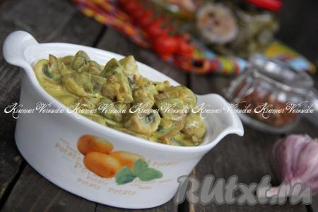 Шампиньоны, тушеные в сливках