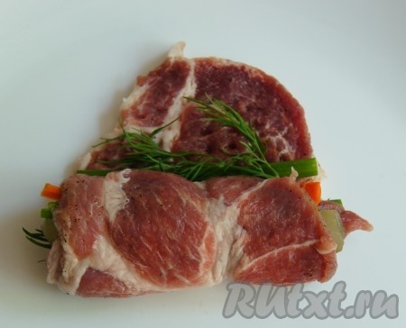 Сворачиваем в рулет.