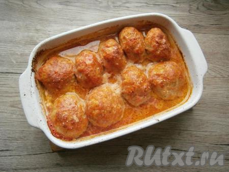 Отправить форму в разогретую до 180 градусов духовку на 30-35&nbsp;минут.