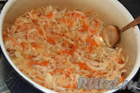 Как только капуста перестанет выделять сок, значит она готова.&nbsp;