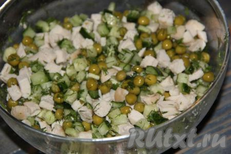 Перемешать салат.&nbsp;