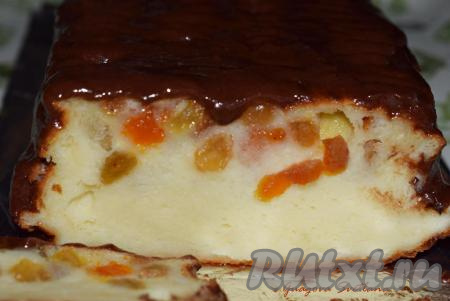 Вот такой получается сырник в разрезе&nbsp; - плотный, нежный, с кусочками сухофруктов.