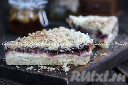 Насыпной пирог с творогом и вареньем