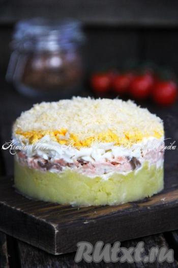 Салат из горбуши горячего копчения с сыром
