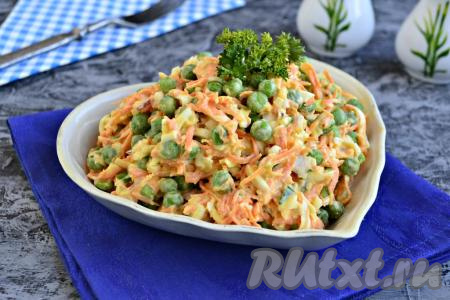 Салат из моркови и зеленого горошка