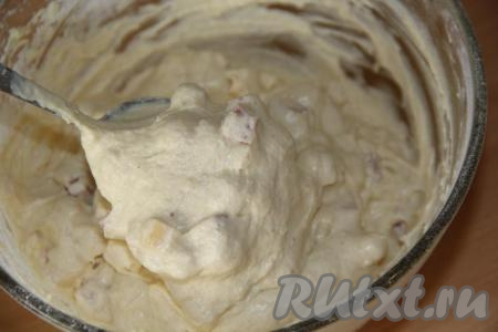 Тесто тщательно перемешать ложкой.