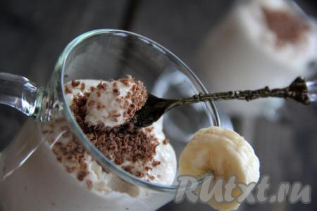 Очень вкусный, воздушный творожный десерт с бананами получился.