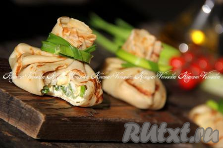 Блины, фаршированные яйцом и зеленым луком, можно прогреть в микроволновке в течение 2-3 минут или в духовке, разогретой до 180 градусов, в течение 10 минут. Подать блинчики с начинкой в тёплом виде. Вот такая красота получилась, очень вкусно и нежно!