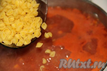 Всыпать макаронные изделия.&nbsp;