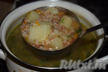 Наш постный гречневый суп готов. Несмотря на простые ингредиенты, супчик получается очень насыщенным, вкусным и наваристым. Он прекрасно утоляет голод и станет прекрасным обедом для всей семьи!&nbsp;