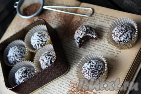 Приготовить бригадейро по этому рецепту совсем несложно, а в результате вы получите красивые и необыкновенно вкусные домашние конфеты.