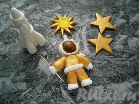 Я готовила мастику из маршмеллоу для лепки, вот такие фигурки из нее у меня получились.