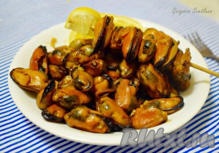 Любители морепродуктов, попробовав мидии,&nbsp;приготовленные по этому рецепту, наверняка, оценят это блюдо по достоинству!