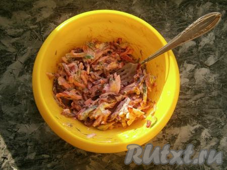 Салат перемешать.