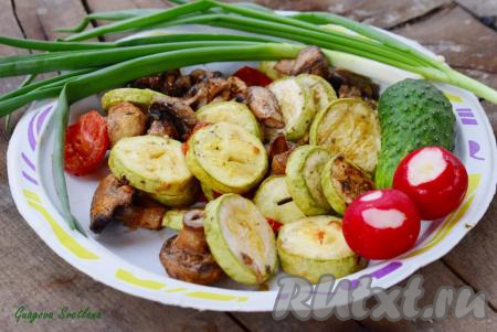  Этот рецепт очень актуален в Пост. Ароматные, пахнущие дымком овощи и грибы&nbsp;не оставят равнодушными даже отъявленных мясоедов, проверено! Сочный постный шашлык вкусен как в горячем, так и в остывшем виде, попробуйте!