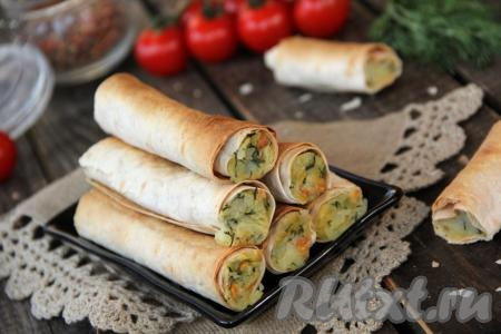 Трубочки из лаваша с картошкой получаются аппетитными, очень вкусными и сытными. Их можно кушать и в горячем, и в холодном виде.