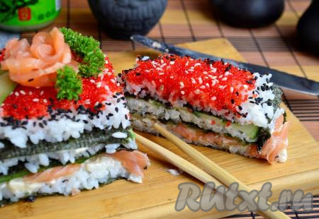 Необычайно вкусный, яркий праздничный суши-торт, приготовленный в домашних условиях,&nbsp;можно разрезать на кусочки и подать с соевым соусом, маринованным имбирем и васаби.