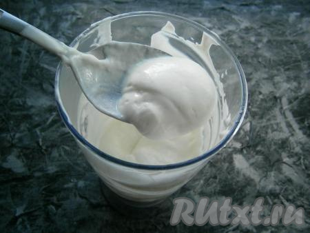 Также&nbsp;от качества продуктов будет зависеть и густота майонеза. У меня он получился по консистенции точно&nbsp;как магазинный.