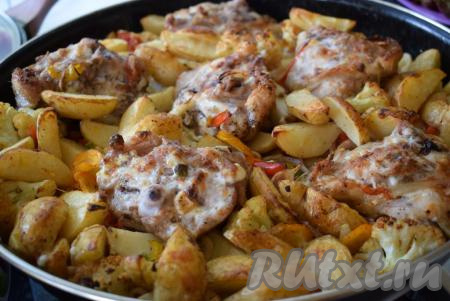 Отправляем наш противень в духовку еще на 20-30 минут.