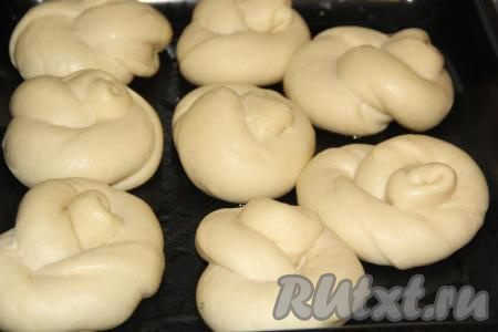 Оставить ачму для расстойки на 30-40 минут.