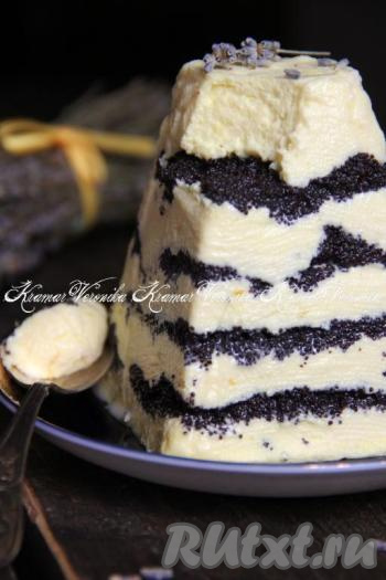 Вот такая эффектная, яркая и очень вкусная творожная пасха с маком получилась.