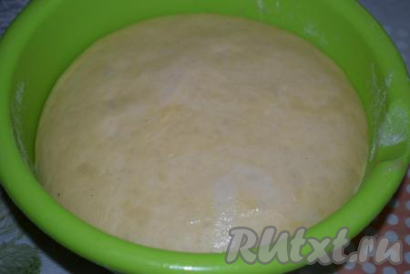 За это время тесто хорошо поднимется и увеличится в объеме, примерно, в 2-3 раза.