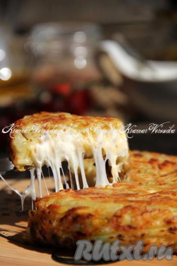 Тёртый картофель с сыром на сковороде