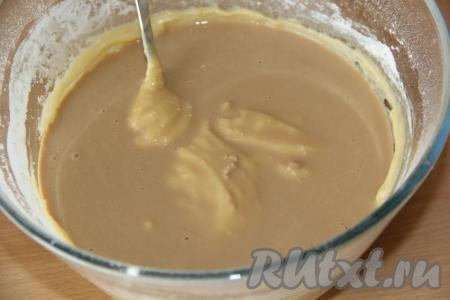 Влить ликёр.