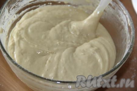 Тесто получится очень воздушным, лёгким, в меру густым.