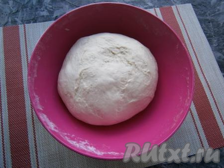 Его нужно немного обмять и тесто&nbsp;готово к лепке пирожков.