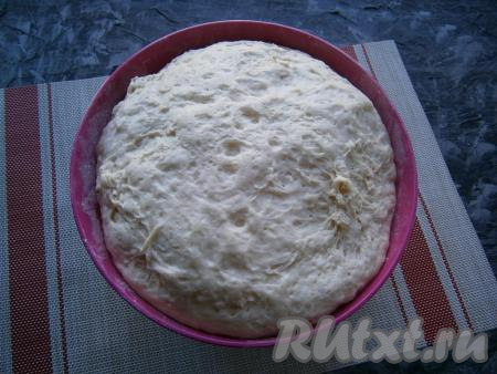 За час тесто хорошо увеличится (раза в три).