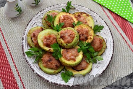 Кабачки, жареные с фаршем на сковороде