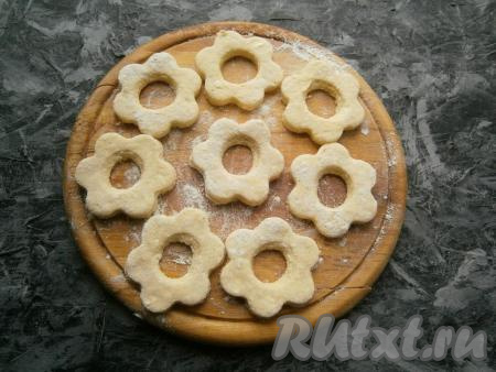 Подготовить все пончики.