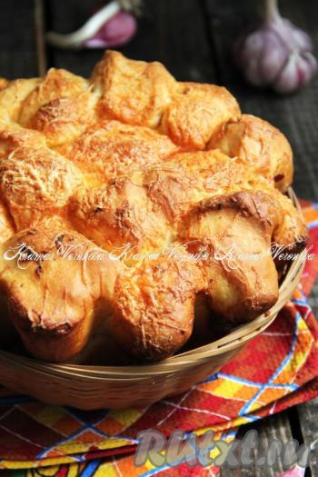 Обезьяний хлеб с сыром и чесноком