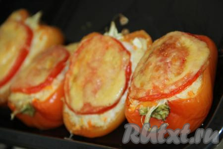 Сыр должен расплавиться и стать золотистого цвета.