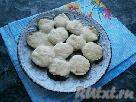 И снова отправить их в СВЧ&nbsp;на 1 минуту при той же мощности, чтобы сыр расплавился.