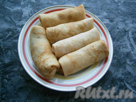 Таким же образом приготовить&nbsp;все блины.