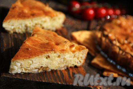 Заливной пирог с капустой из теста, замешанного на сметане и майонезе, получается очень ароматным, сочным, вкусным, к тому же ещё и сытным. Уверена, такая несложная выпечка понравится многим!